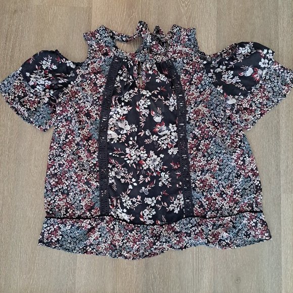 Cold Shoulder Blouse - Picture 5 of 8